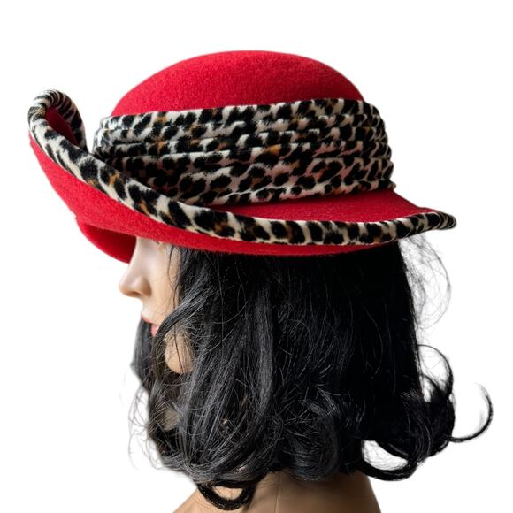 NWT Vintage 1960's Mr. John Classic Hat Red with animal print & large feathers - Picture 5 of 15